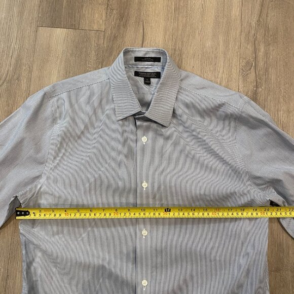 Banana Republic Slim-Fit Non-Iron Dress Shirt (Men's M) - Picture 10 of 10